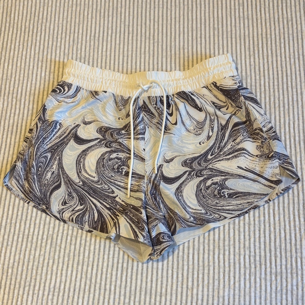 Athleta Crossroads Shorts ~ Medium ~ Sumi Marble Blue White ~ 3.5” Inseam
